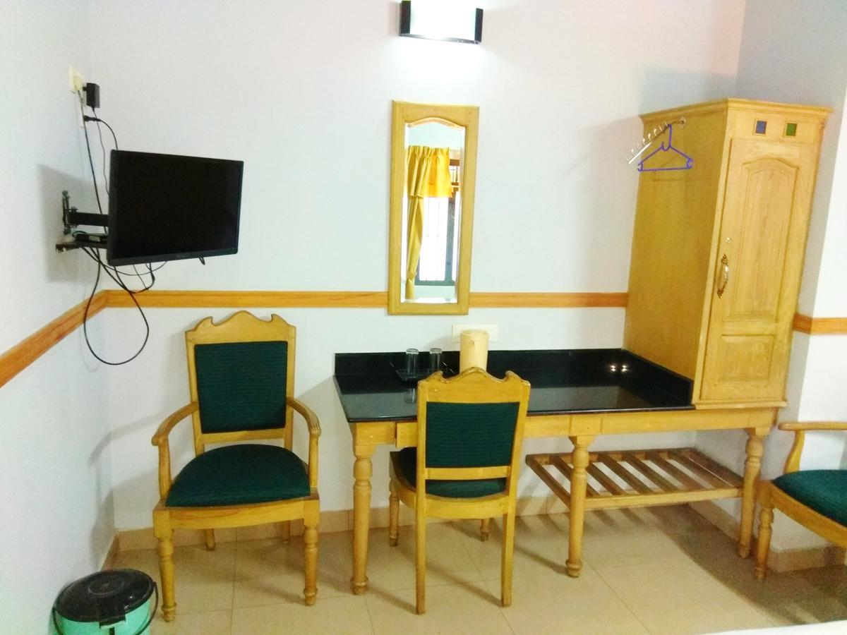 Hotel Maple Regency Kochi Esterno foto