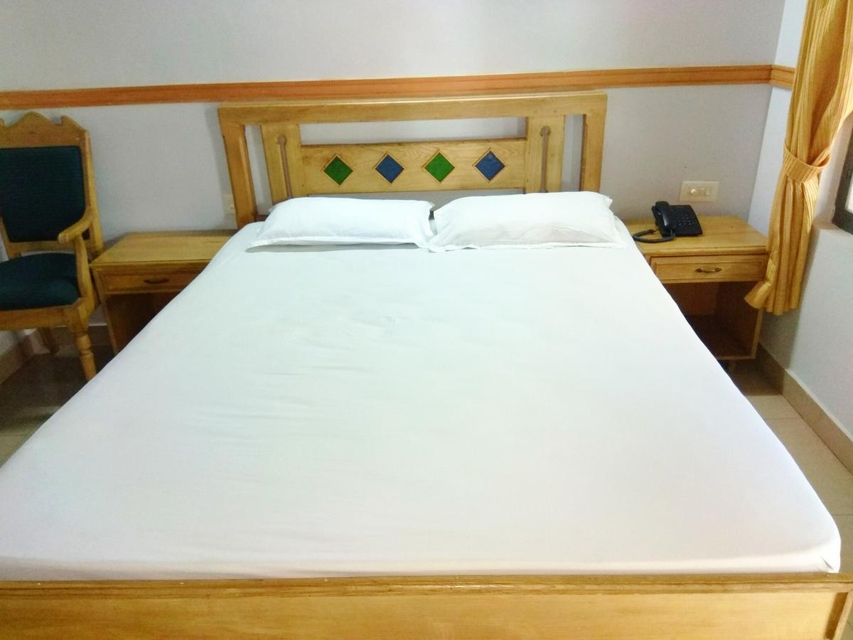 Hotel Maple Regency Kochi Esterno foto