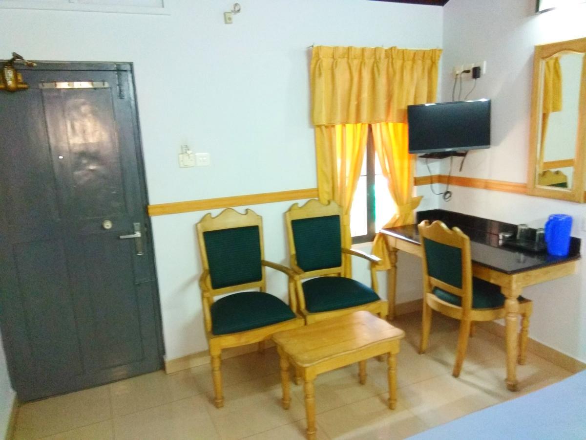 Hotel Maple Regency Kochi Esterno foto