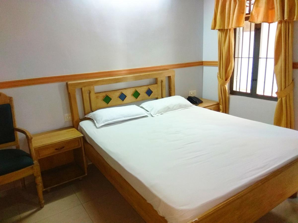 Hotel Maple Regency Kochi Esterno foto