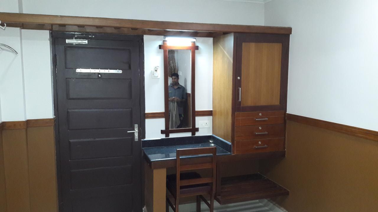 Hotel Maple Regency Kochi Esterno foto
