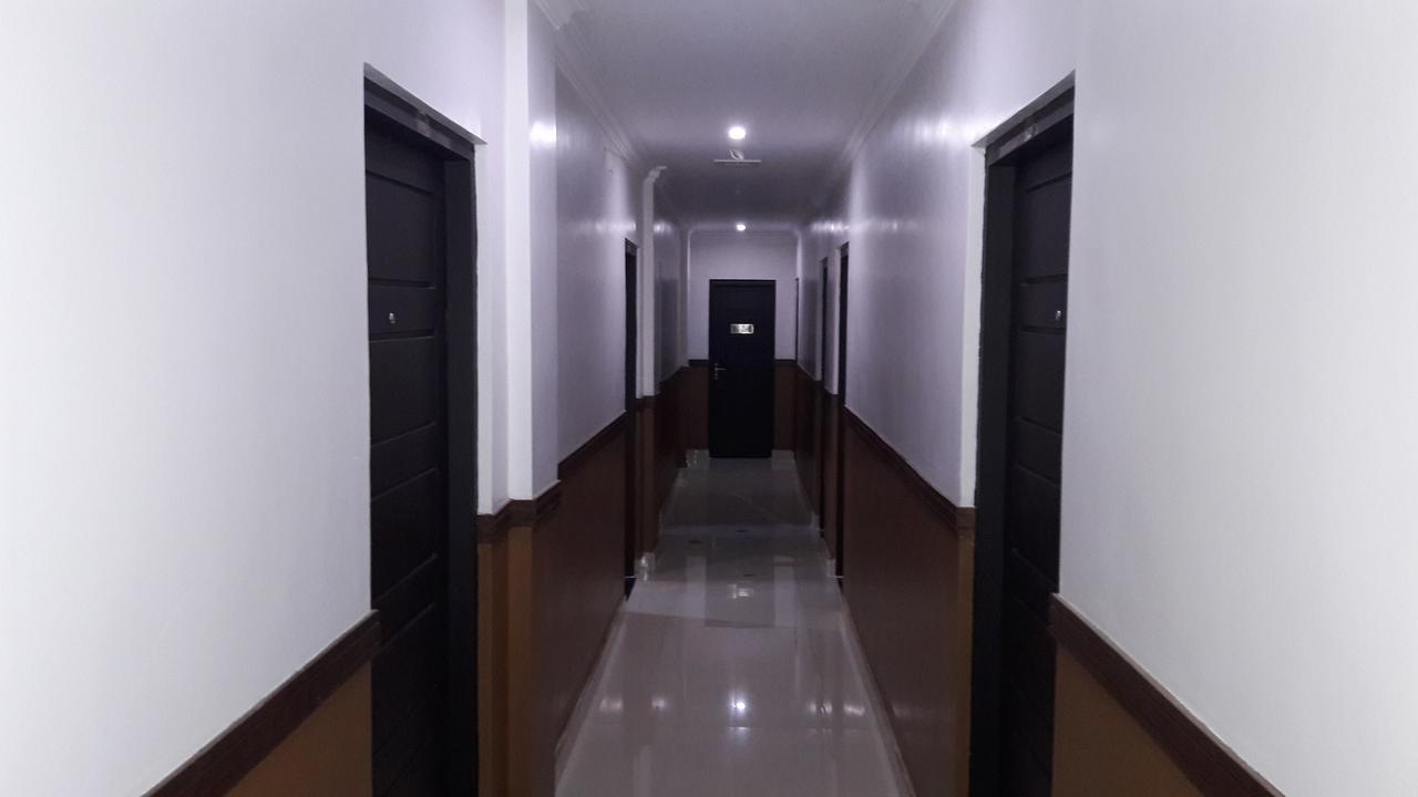 Hotel Maple Regency Kochi Esterno foto
