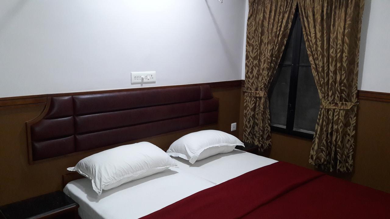 Hotel Maple Regency Kochi Esterno foto