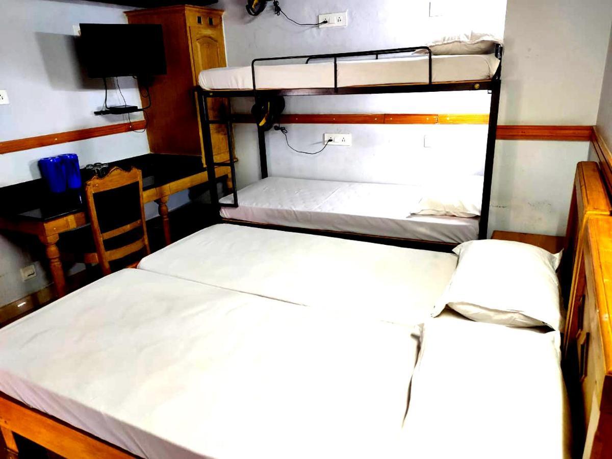 Hotel Maple Regency Kochi Esterno foto