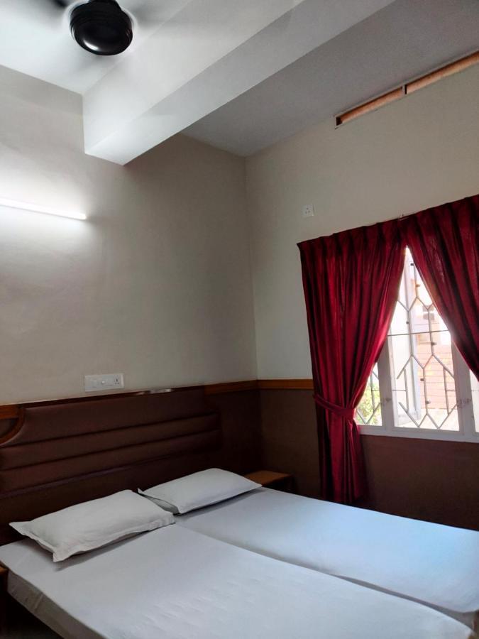 Hotel Maple Regency Kochi Esterno foto