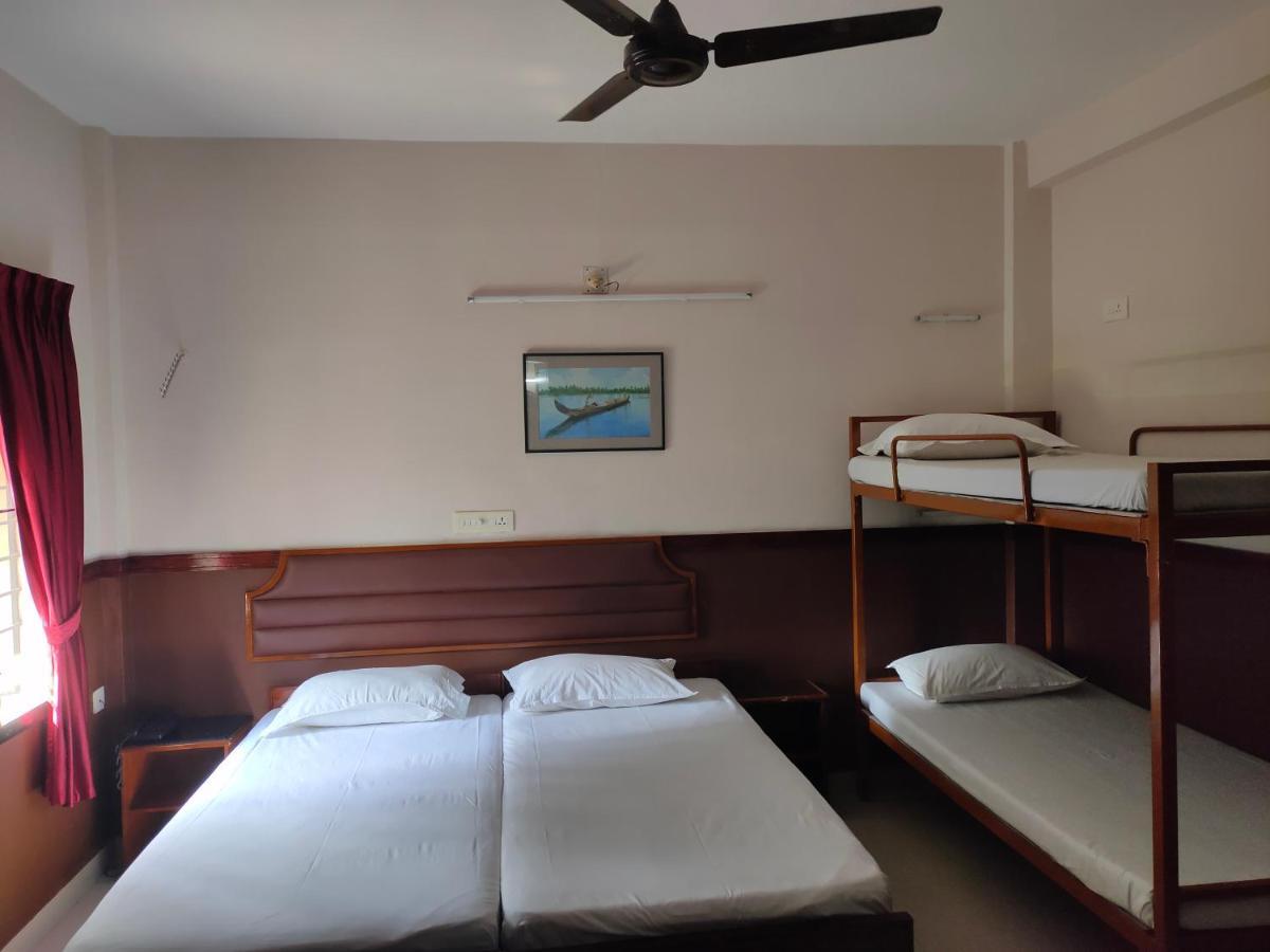 Hotel Maple Regency Kochi Esterno foto
