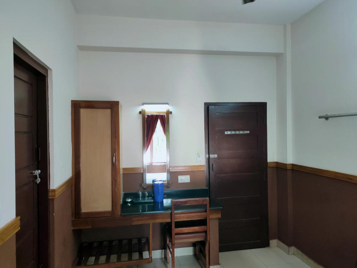 Hotel Maple Regency Kochi Esterno foto