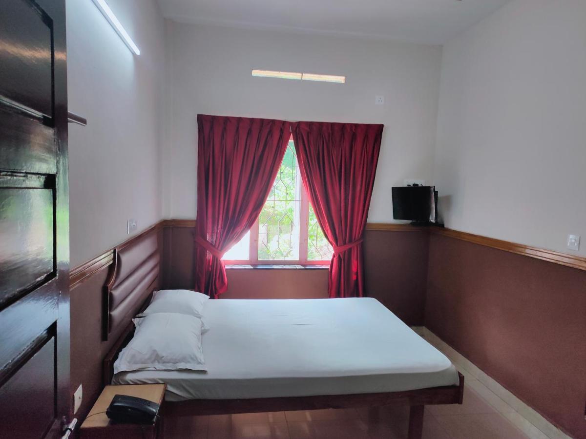 Hotel Maple Regency Kochi Esterno foto