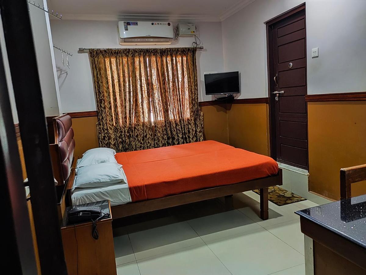 Hotel Maple Regency Kochi Esterno foto