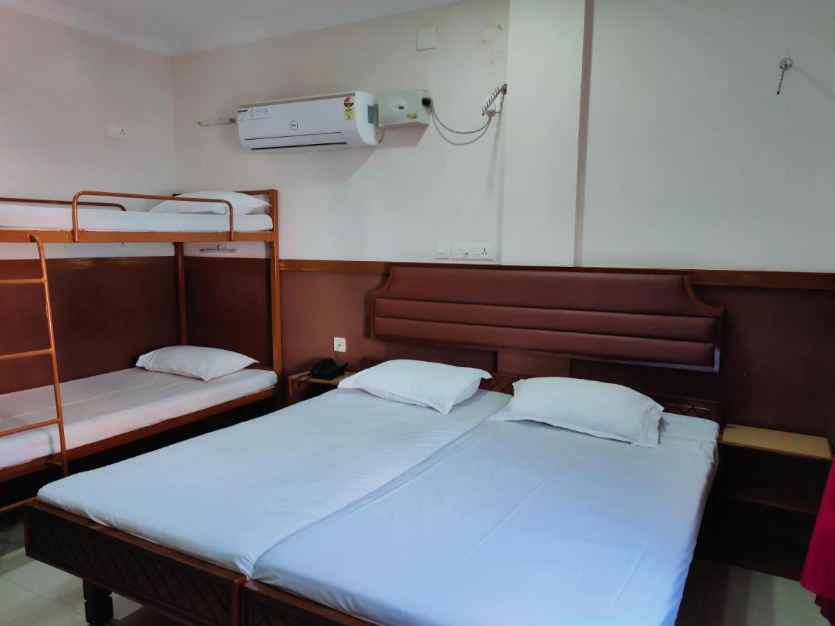 Hotel Maple Regency Kochi Esterno foto