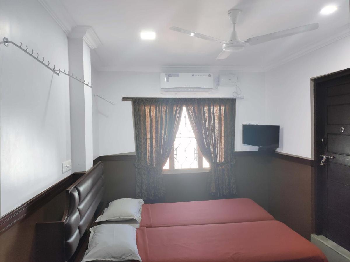 Hotel Maple Regency Kochi Esterno foto